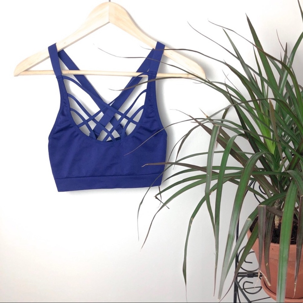 Seamless front cross-cross sports bra
